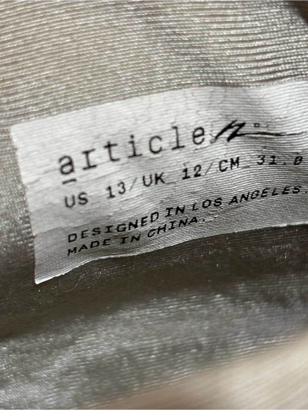 Article number Sneaker Lot Sneakers in Light Gray and Black Men’s.